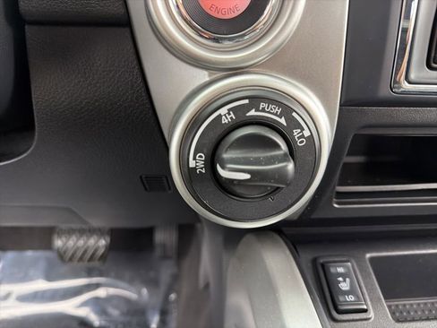 Used 2021 Nissan Titan SV w/ SV Convenience Package AWD/4WD image 18