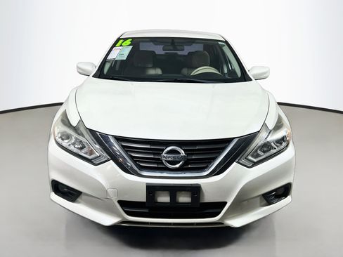 Used 2016 Nissan Altima 2.5 SV FWD image 11
