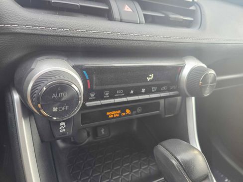 Used 2021 Toyota RAV4 LE image 28