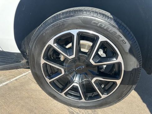 Used 2023 Chevrolet Suburban RST w/ Luxury Package image 13