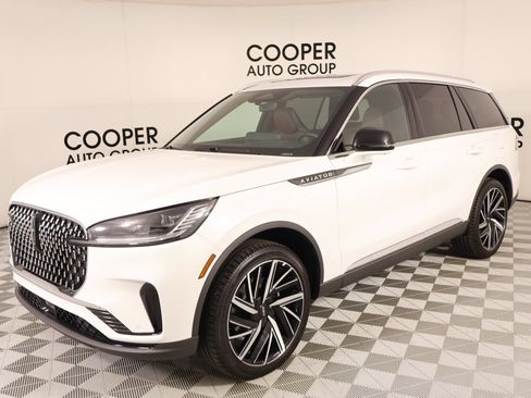 Used 2026 Lincoln Aviator Reserve AWD/4WD image 10