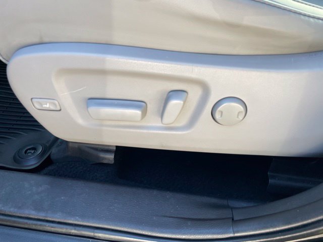 Used 2019 Toyota Highlander XLE AWD/4WD image 43