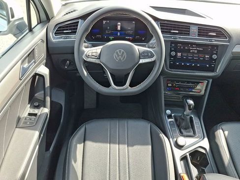 Used 2023 Volkswagen Tiguan SE image 11