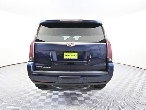 Used 2018 Cadillac Escalade Platinum AWD/4WD image 5