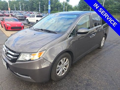 Used 2016 Honda Odyssey SE image 2