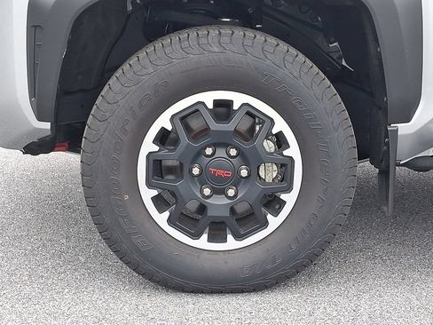 Certified 2024 Toyota Tacoma TRD Off-Road AWD/4WD image 8