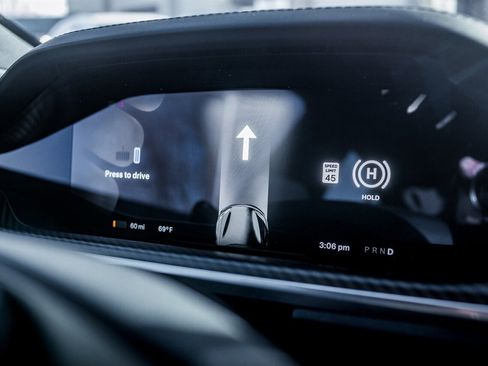 Used 2022 Tesla Model S Plaid image 19