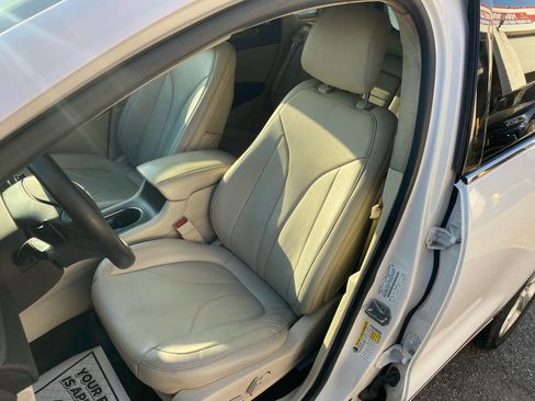 Used 2018 Lincoln MKC Premiere image 16