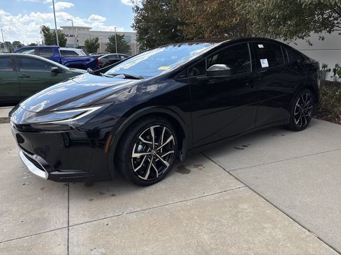 Used 2026 Toyota Prius Plug-In Hybrid w/ Limited Premium Package FWD image 3