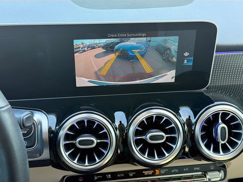 Used 2021 Mercedes-Benz GLB 250 image 31