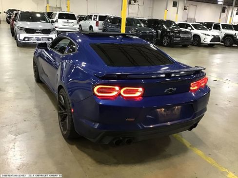 Used 2019 Chevrolet Camaro SS RWD image 4