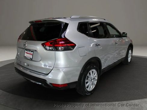 Used 2017 Nissan Rogue SV w/ SV Premium Package image 5