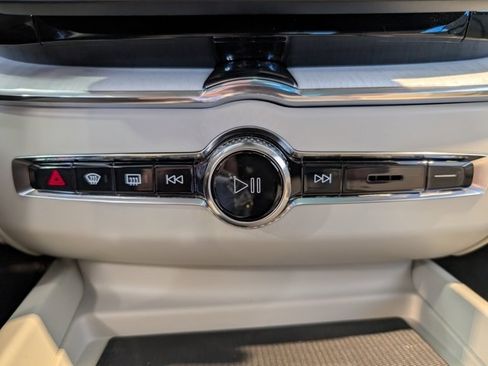 New 2026 Volvo XC60 B5 Ultra w/ Protection Package Premier image 21