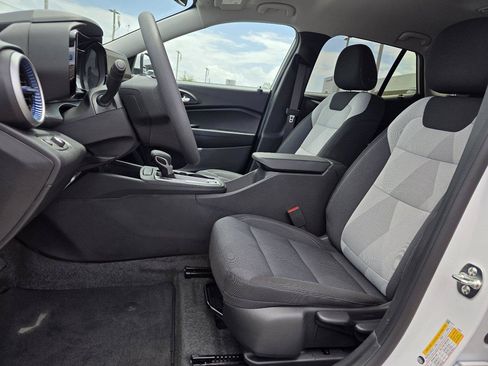 Used 2026 Chevrolet Trax LS w/ LS Convenience Package FWD image 15