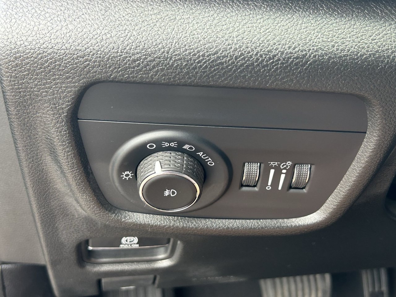 Used 2023 Jeep Grand Cherokee Limited AWD/4WD image 32