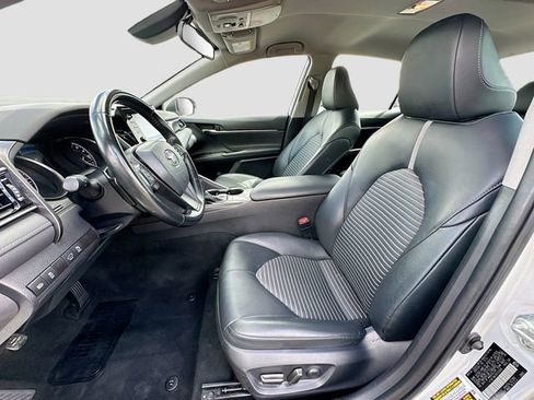 Used 2023 Toyota Camry SE image 19