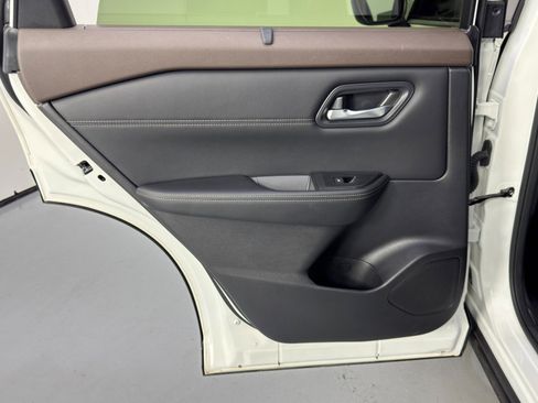 Used 2023 Nissan Rogue SV w/ SV Premium B Package image 38