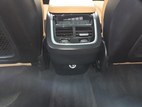 Used 2018 Volvo XC90 T6 Momentum w/ Convenience Package AWD/4WD image 24