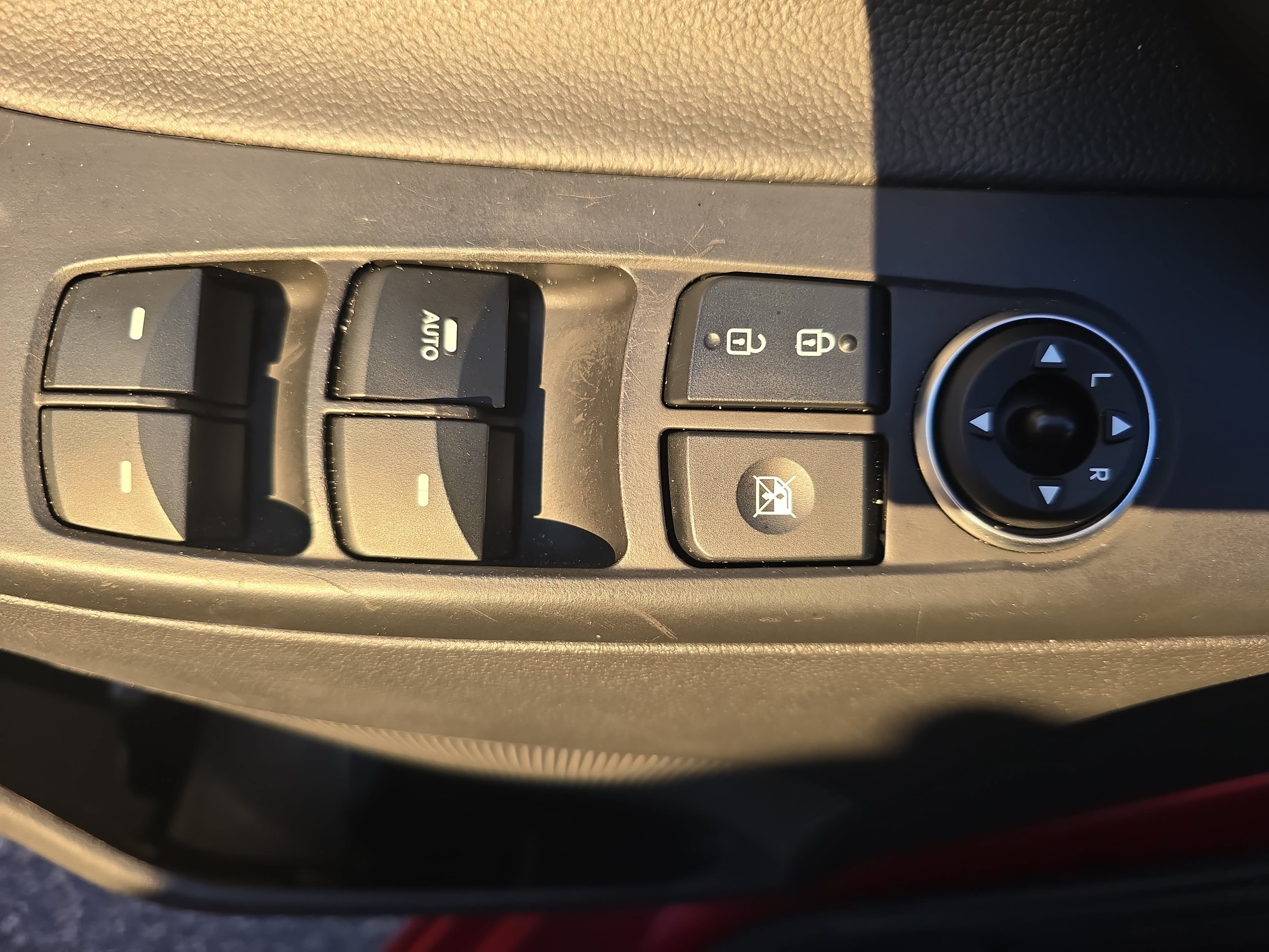 Used 2015 Hyundai Elantra Limited FWD image 27