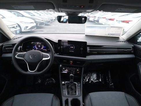 New 2026 Volkswagen Jetta SE image 7