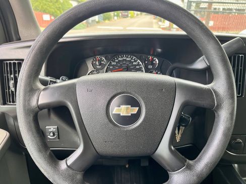Used 2013 Chevrolet Express 2500 RWD image 10