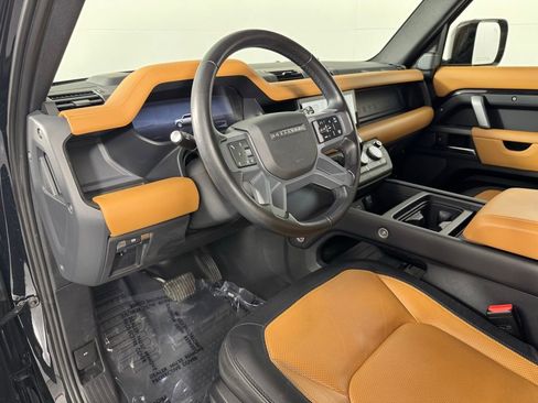 Used 2024 Land Rover Defender 110 X-Dynamic SE image 9