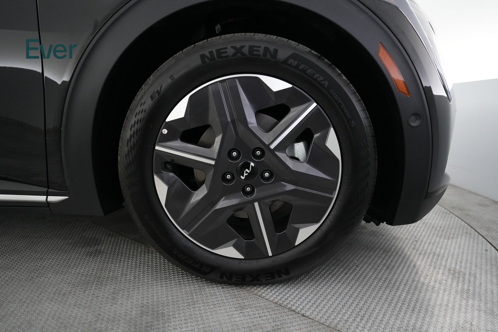 Used 2025 Kia EV6 Light w/ Light LR Technology Package RWD image 20
