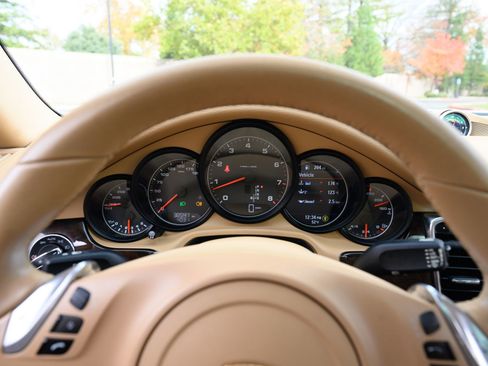 Used 2015 Porsche Panamera 4 image 24