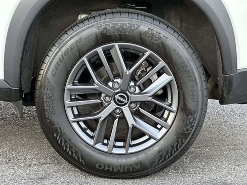 Used 2024 Nissan Rogue S image 17