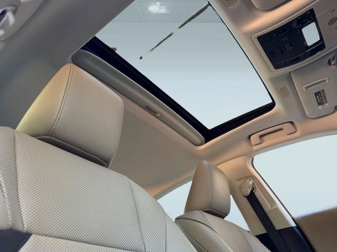 Used 2020 Lexus ES 300h w/ Premium Package FWD image 26