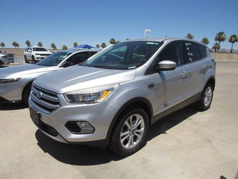 Used 2017 Ford Escape SE AWD/4WD image 1