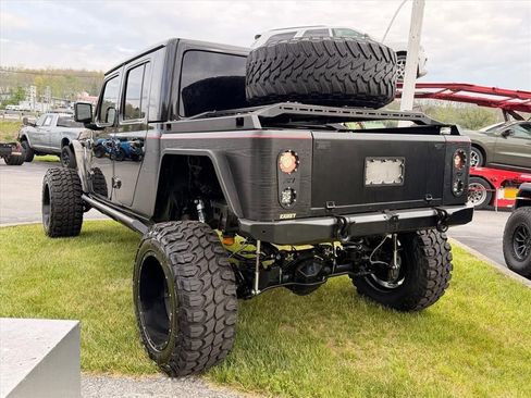Used 2022 Jeep Gladiator Overland AWD/4WD image 13