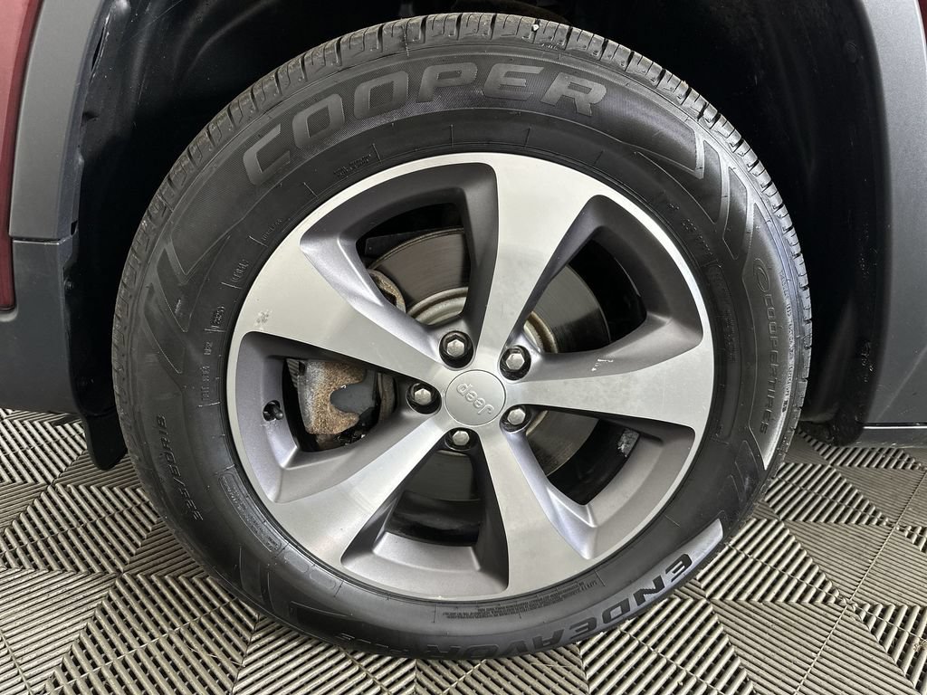 Used 2020 Jeep Cherokee Limited AWD/4WD image 34