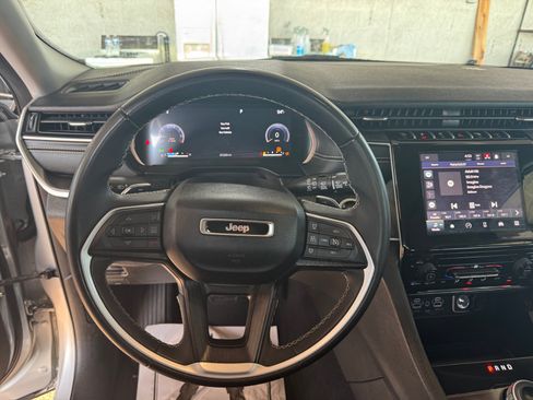 Used 2023 Jeep Grand Cherokee L Laredo AWD/4WD image 15