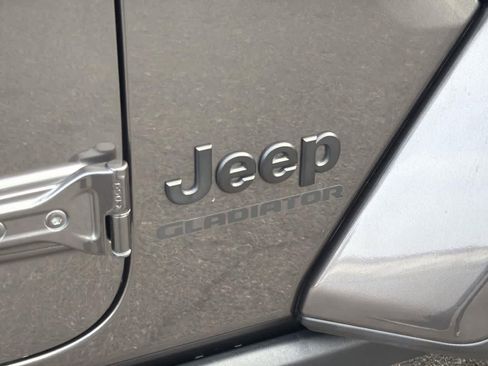 Used 2022 Jeep Gladiator Sport image 29