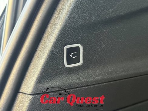 Used 2025 Chrysler Pacifica Select FWD image 16