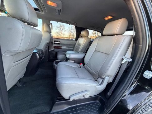 Used 2017 Toyota Sequoia Platinum image 10