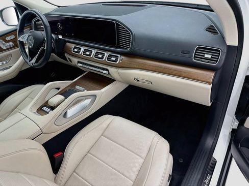 Used 2024 Mercedes-Benz GLS 450 4MATIC image 16