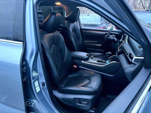 Certified 2022 Toyota Highlander Platinum image 7