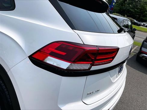 Used 2023 Volkswagen Atlas Cross Sport SEL R-Line AWD/4WD image 31