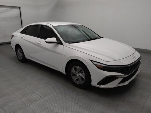 Used 2024 Hyundai Elantra SE FWD image 11