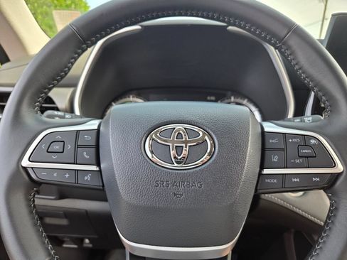 Certified 2026 Toyota Highlander XLE AWD/4WD image 24
