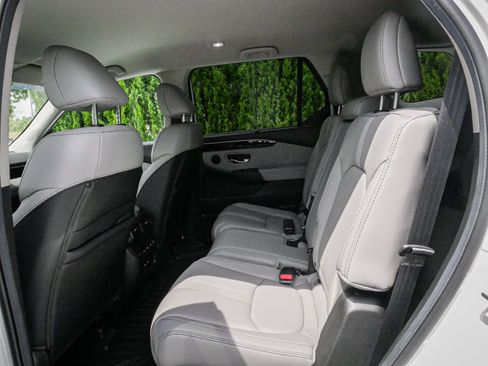 Used 2025 Honda Pilot EX-L image 29