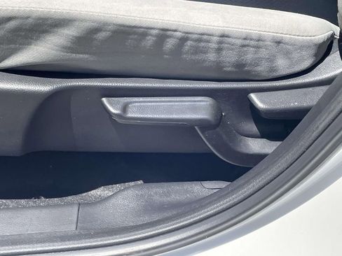 Used 2022 Honda HR-V LX image 16