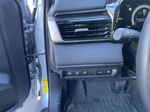 Used 2025 Toyota Camry LE image 31