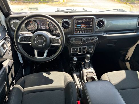 Used 2022 Jeep Wrangler Unlimited Sahara w/ Dual Top Group AWD/4WD image 22