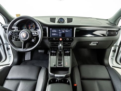 Certified 2025 Porsche Macan image 19