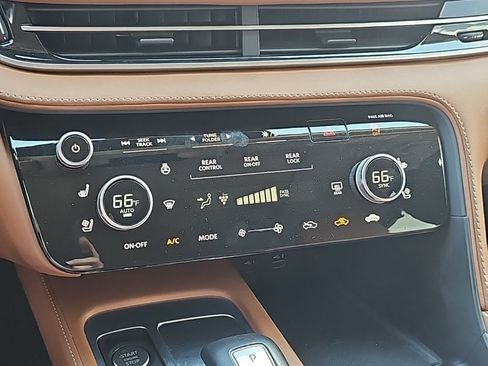 Used 2023 INFINITI QX60 Sensory w/ Vision Package AWD/4WD image 7