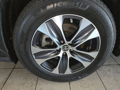 Used 2021 Toyota Highlander XLE FWD image 10