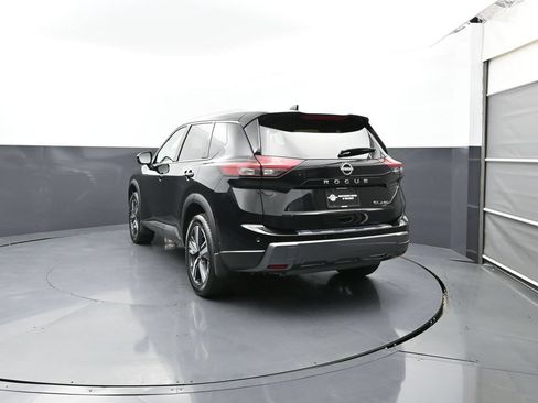 Used 2025 Nissan Rogue SL AWD/4WD image 2